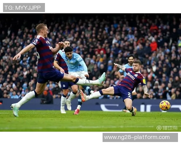 英超激战：多特蒙德狂胜曼联五球大捷帽子戏法引发转会热议